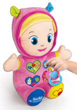 Carica l'immagine nel visualizzatore di Gallery, Baby Clementoni - Alice, la Mia Prima Bambola, Peluche Bambini 10+ Mesi, Centro Attività con Ciuccio e 3 Tasti per Imparare Forme, Numeri, Colori, Parole e Versi degli Animali, Lingua Italiana, 17201