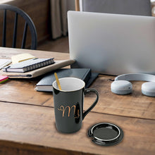 Carica l'immagine nel visualizzatore di Gallery, Atoke Mr and Mrs Tazze di Ceramica con Coperchio e Cucchiaio,14 oz Tazze Grandi Tazza di Ceramica per Coppia Sposa Sposo Anniversario Nozze Natale Compleanno Regalo,Nero e Bianco