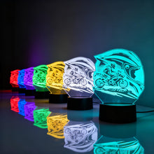 Carica l'immagine nel visualizzatore di Gallery, Lampada Notturna 3D Motocross Casco, Lampada Moto Illusione Ottica LED 7 Colori Tattile, USB e Batteria, Decorazione per