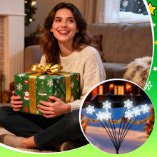 Carica l'immagine nel visualizzatore di Gallery, Qoosea Albero di Natale Luci Solare da Giardino, 4 Pezzi 8 Modalità Lampade Solari Alberi di Natale con 80LED Fiocco di 