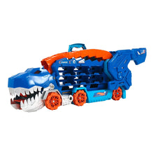 Carica l'immagine nel visualizzatore di Gallery, Hot Wheels City 'Let's Race' Netflix - Mega Dino Trasportatore, pista da corsa che si trasforma in un T-Rex, playset con luci e suoni, box per riporre 20 macchinine in scala 1:64, 4+ anni, HNG50
