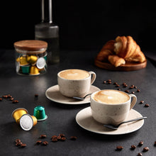 Carica l'immagine nel visualizzatore di Gallery, by Amazon Capsule in alluminio di caffè aromatizzate al caramello compatibili con Nespresso, 20 pezzi (1 confezione da 2