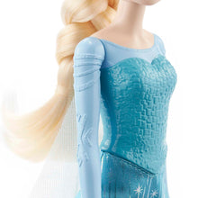 Carica l&#39;immagine nel visualizzatore di Gallery, Mattel Disney Frozen - Elsa bambola con abito elegante e accessori ispirati ai film Disney Frozen 1, giocattolo per bambini, 3+ anni, HLW47