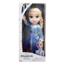 Carica l'immagine nel visualizzatore di Gallery, Frozen 2 – bambola Elsa Adventure 38 cm, estremamente dettagliata, indossa abiti da sogno ispirati al film ed è dotata d