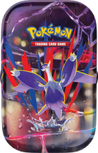 Carica l'immagine nel visualizzatore di Gallery, Pokémon: miniscatola da collezione Megaeroi (Mega Latias) del GCC Pokémon (un foglio di adesivi, una carta con l’illustrazione della miniscatola e due buste di espansione)