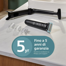 Carica l'immagine nel visualizzatore di Gallery, Philips Bodygroom series 5000 - Rifinitore per uomo tripla protezione, Rifinitura e rasatura intima, Accessorio per la schiena pieghevole, Impermeabile 100%, 100 minuti di autonomia, Modello BG5480/15