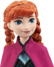 Carica l'immagine nel visualizzatore di Gallery, Mattel Disney Frozen - Anna, bambola con abito elegante e accessori ispirati al film Dsney Frozen 1, giocattolo per bambini, 3+ anni, HLW49