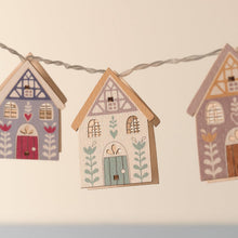 Carica l'immagine nel visualizzatore di Gallery, Lights4fun Catena luminosa con casetta in legno, 10 LED - 1,30 m