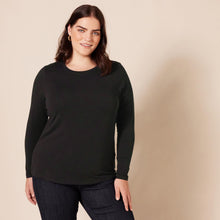 Carica l'immagine nel visualizzatore di Gallery, Amazon Essentials T-Shirt Girocollo a Maniche Lunghe, vestibilità Classica (Disponibile in Taglie Forti) Donna, Nero, L