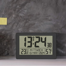 Carica l'immagine nel visualizzatore di Gallery, TFA Dostmann Orologio digitale radiocontrollato da parete, 60.2557.01, con allarme, ampio display, con indicazione della temperatura, data, giorni della settimana anche in italiano