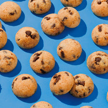 Carica l'immagine nel visualizzatore di Gallery, Oro Ciok Mini Cookies, Mini Biscotto Cookies Ripieno di Gocce di Cioccolato al Latte, Merenda Semplice e Golosa, Fonte N