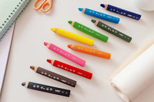 Carica l'immagine nel visualizzatore di Gallery, Matite per colorare multisuperficie BIC Kids Multisurface con fusto triangolare per superfici non porose - Colori assortiti, Confezione da 12