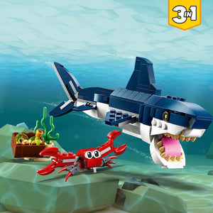 LEGO Creator Creature degli Abissi, Set 3 in 1 con Animali Giocattolo Marini da Costruire come Squalo, Calamaro, Granchio e Rana Pescatrice, Giochi per Bambini e Bambine da 7 Anni, Idee Regalo 31088