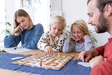 Carica l'immagine nel visualizzatore di Gallery, Ravensburger - Labirinto Disney 100° Anniversario, Gioco da Tavolo per Tutta la Famiglia, 2-4 Giocatori, Idea Regalo per Bambini 7+ Anni, Edizione in Italiano