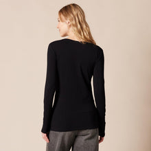 Carica l'immagine nel visualizzatore di Gallery, Amazon Essentials T-Shirt Girocollo a Maniche Lunghe, vestibilità Classica (Disponibile in Taglie Forti) Donna, Nero, L