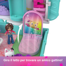 Carica l'immagine nel visualizzatore di Gallery, Polly Pocket - La Casa delle Bambole di Gabby, cofanetto con mini Gabby e 9 accessori, include gli amici gattini Pandy Panda, Dolcetto e Siregatta, giocattolo per bambini, 4+ anni, JFV02