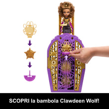 Carica l'immagine nel visualizzatore di Gallery, Monster High Segreti da Brivido - Clawdeen Wolf I Misteri di Hauntlywood, bambola con abiti, guardaroba e 19 accessori glamour a sorpresa inclusi, giocattolo per bambini, 4+ anni, JBG80