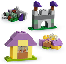 Carica l&#39;immagine nel visualizzatore di Gallery, LEGO Classic Valigetta Creativa, Contenitore Mattoncini Colorati con Macchina Giocattolo, Nave, Casa, Castello e Animali da Costruire, Giochi per l&#39;Apprendimento per Bambini e Bambine da 4 Anni 10713