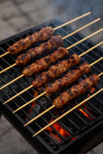 Carica l'immagine nel visualizzatore di Gallery, Set 100 Spiedini in Legno 30 cm x 3 mm – Bastoncini Lunghi per Carne, Frutta, Dolci, Panini, Barbecue e Finger Food – Na