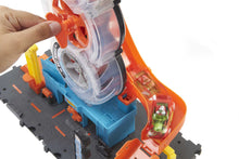 Carica l'immagine nel visualizzatore di Gallery, Hot Wheels City Pneumatici Super velocità, Playset Rampa per Macchinine tra Ruote in Autofficina, Include 1 Macchinina, Regalo Bambini 4-8 Anni, Hdp02, Multicolore, ‎17.46 x 34.93 x 40 cm