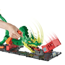 Carica l&#39;immagine nel visualizzatore di Gallery, Hot Wheels City - Dragone di Fuoco, Set da Gioco con Stazione Vigili del Fuoco e Pista-Corpo del Drago da sconfiggere, 1 macchinina Inclusa, Giocattolo per Bambini, 5+ Anni, HJV70