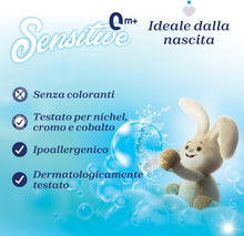Carica l'immagine nel visualizzatore di Gallery, Artsana Chicco Sensitive Detersivo Bucato Ipoallergenico, rimuove Macchie e Odori, 0+ Mesi - 1.5 L