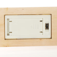 Carica l'immagine nel visualizzatore di Gallery, COM-FOUR® Scritta natalizia illuminata LED su base in legno - scritta decorativa da posare per Natale - luce d'atmosfera con timer (color argento)