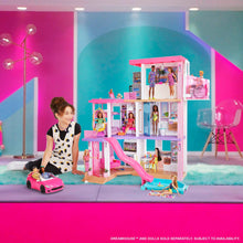Carica l'immagine nel visualizzatore di Gallery, Barbie - Cabrio Veicolo Decapottabile Rosa a Due Posti con Ruote Funzionanti e Dettagli Realistici, Giocattolo per Bambini 3+ Anni, HBT92