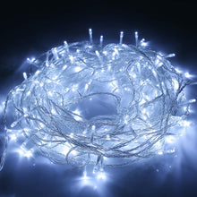 Carica l'immagine nel visualizzatore di Gallery, SYCEES Catena Luci LED 23M 200LED Luci Natalizie Bianco Freddo Stringa Luci 8 Modalità IP44,Catena Lumonosa Decorazione Albero Natale Matrimonio Giardino Patio Mostra Feste