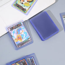 Carica l'immagine nel visualizzatore di Gallery, 50 Pz Custodie per Carte da Collezione, Top Loader Card Protectors, Bustine Protettive Carte Trasparente, Compatibile con PTCG Carte, YuGiOh, Giochi di Carte, Dimensioni Standard 76x101mm