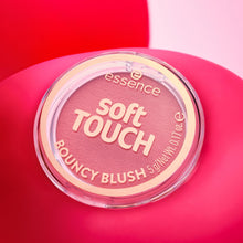 Carica l'immagine nel visualizzatore di Gallery, essence soft TOUCH BOUNCY BLUSH lunga durata finish naturale (5 g)