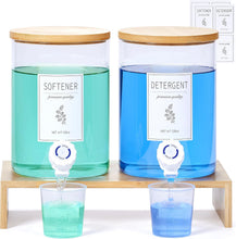 Carica l'immagine nel visualizzatore di Gallery, Erogatore per detersivo in vetro con ripiano e coperchio in bambù, 3,5 L, per detersivo liquido, sapone e ammorbidente per lavatrice per la lavanderia con 2 misurini e 8 etichette
