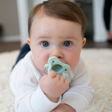 Carica l'immagine nel visualizzatore di Gallery, Dr. Brown's HappyPaci - Ciuccio 100% in silicone, design sagomato monopezzo, 0-6 m, senza BPA, confezione da 2, rosa e v