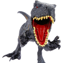 Carica l&#39;immagine nel visualizzatore di Gallery, Mattel Jurassic World: Il Regno Distrutto - Indoraptor Supercolossale, dinosauro gigante lungo 90+ cm e alto 41 cm, inghiotte fino a 20 mini action figures, giocattolo per bambini, 4+ anni, HKY14