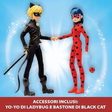 Carica l&#39;immagine nel visualizzatore di Gallery, Bandai - Miraculous Ladybug - Set di 2 bambole manichino 26 cm - Ladybug e Chat Noir - Pacchetto Miraculous Bambole - Bambola Ladybug e Bambola Chat Noir - Giocattolo per bambini 4 anni e + - P50365
