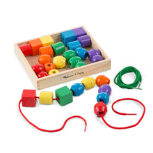 Carica l'immagine nel visualizzatore di Gallery, Melissa &amp; Doug Perline Grandi in Legno da Infilare – Cassetta in Legno con Perline Colorate, Gioco di Incastri, Giochi M