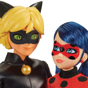 Bandai - Miraculous Ladybug - Set di 2 bambole manichino 26 cm - Ladybug e Chat Noir - Pacchetto Miraculous Bambole - Bambola Ladybug e Bambola Chat Noir - Giocattolo per bambini 4 anni e + - P50365