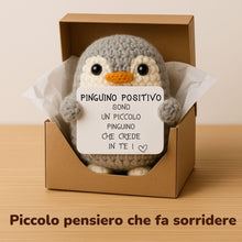 Carica l&#39;immagine nel visualizzatore di Gallery, Pinguino Positivo© | Regalo Originale e Divertente | Idea Simpatica | Festa Bambini Ragazzi | Compleanno Bimba Bimbo| Decorazione Cameretta| Amigurumi Casa | Bambola Umoristica | Peluche Motivazionale