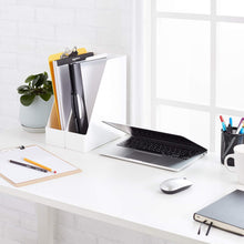 Carica l'immagine nel visualizzatore di Gallery, Amazon Basics Plastic Organizer - Portariviste, bianco - confezione da 2