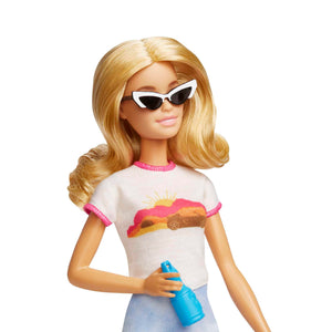Barbie - Set da Viaggio Malibu, Bambola e Accessori, con Cagnolino e Oltre 10 Pezzi, valigie funzionanti Incluse, Giocattolo per Bambini 3+ Anni, HJY18