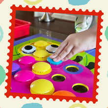 Carica l&#39;immagine nel visualizzatore di Gallery, AMOSTING gioco chiodini per bambini 2, 3 anni, gioco di abbinamento colorato, giocattoli prima infanzia, puzzle regalo di compleanno per bambino-10 carte e 46 pulsanti