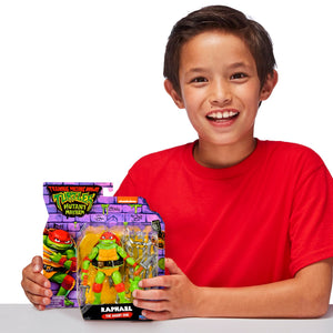 Giochi Preziosi - Raffaello Tartarughe Ninja Caos Mutante, Raffaello in versione Action Figure Base Articolata da 12 cm, Personaggio con Armi da Combattimento, Per Bambini dai 4 anni