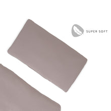 Carica l'immagine nel visualizzatore di Gallery, Hauck Cuscino Seggiolone Highchair Pad Deluxe - Cuscino da Seduta per Seggioloni in Legno Hauck Alpha+ e Beta+ - Facile da Fissare e da Lavare - Imbottitura Soffice - Beige