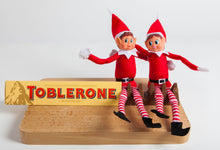 Carica l'immagine nel visualizzatore di Gallery, Toyland® Elves Behavin Badly 12 pollici ragazza elfo peluche con gambe lunghe, corpo morbido e testa in vinile - novità natalizie