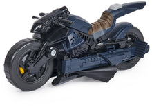 Carica l'immagine nel visualizzatore di Gallery, DC Comics, Veicolo Batman Adventures 2 in 1, Batcycle Trasformabile, Macchina Batman Compatibile con Tutte Le Action Figure Batman, Batmobile Trasformabile, Giochi per Bambini e Bambine, 4+ Anni