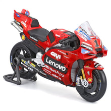 Carica l'immagine nel visualizzatore di Gallery, Maisto - Ducati Lenovo Team 2024 Bagnaia #1, Scala 1:18, Moto Diecast da Collezione con Dettagli Realistici, Licenza Uff