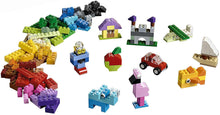 Carica l&#39;immagine nel visualizzatore di Gallery, LEGO Classic Valigetta Creativa, Contenitore Mattoncini Colorati con Macchina Giocattolo, Nave, Casa, Castello e Animali da Costruire, Giochi per l&#39;Apprendimento per Bambini e Bambine da 4 Anni 10713