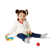 Carica l&#39;immagine nel visualizzatore di Gallery, Melissa &amp; Doug Gioco Torre Bambini con Anelli Impilabili Arcobaleno in Legno | Piramide | Incastri Educativi | Giochini Regalo 18 Mesi