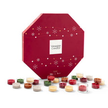 Carica l'immagine nel visualizzatore di Gallery, Calendario dell'Avvento Yankee Candle 2025 | Set regalo di candele profumate | 24 lumini profumati e 1 portalumino | Regali di Natale perfetti per le donne