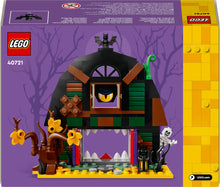Carica l'immagine nel visualizzatore di Gallery, LEGO Granaio di Halloween - Giocattolo da Esposizione con una Minifigure di Scheletro e Accessori Spaventosi tra cui un 